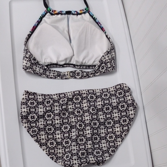 24th & Ocean Black and White Bikini Set - Picture 6 of 10